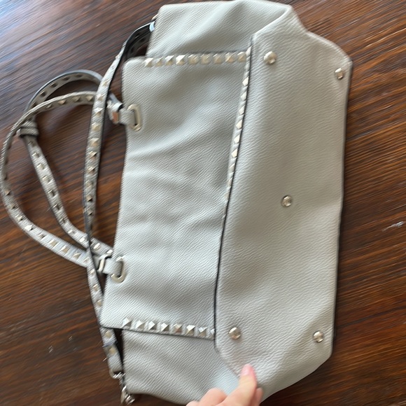 Grey rockstud tote faux pebble leather bag silver closure with rockstudded strap - Picture 4 of 8